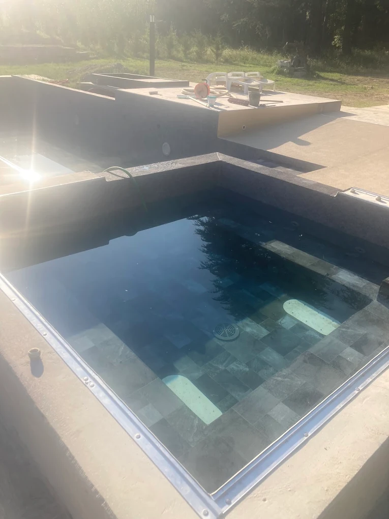Finition intérieure de bassin